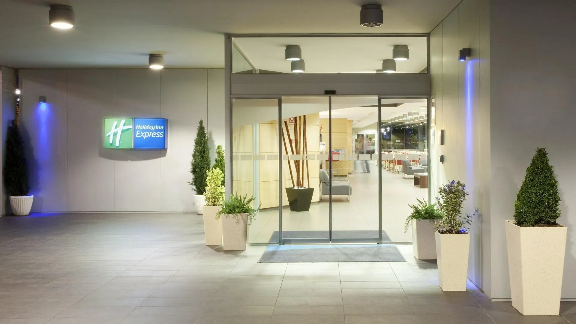 B&B Hotel Girona 3 サルト 3*,