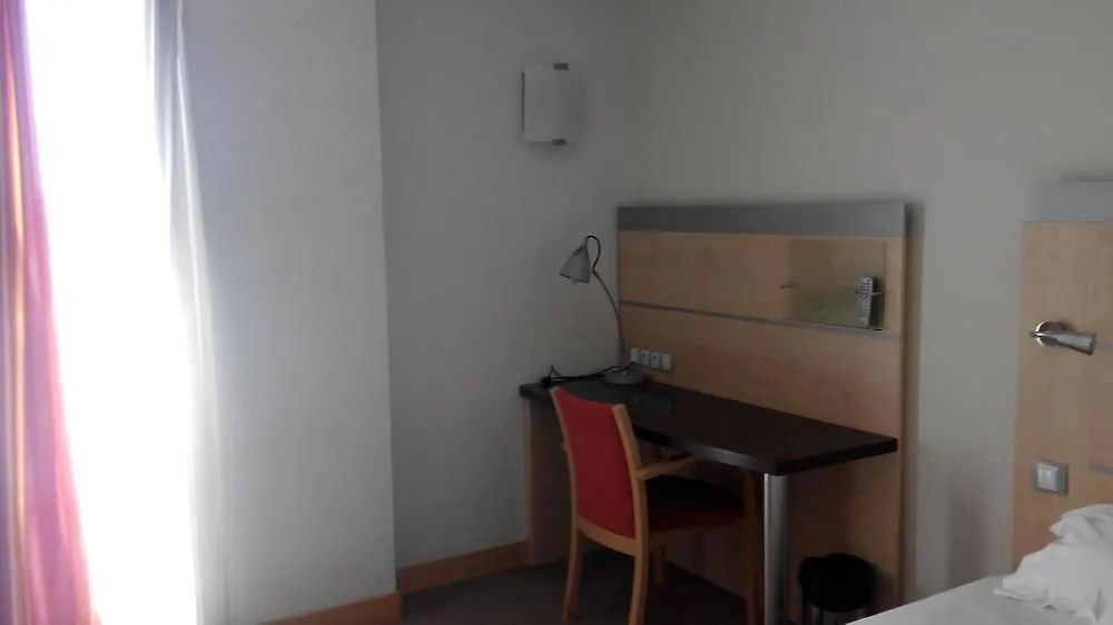 B&B Hotel Girona 3 サルト